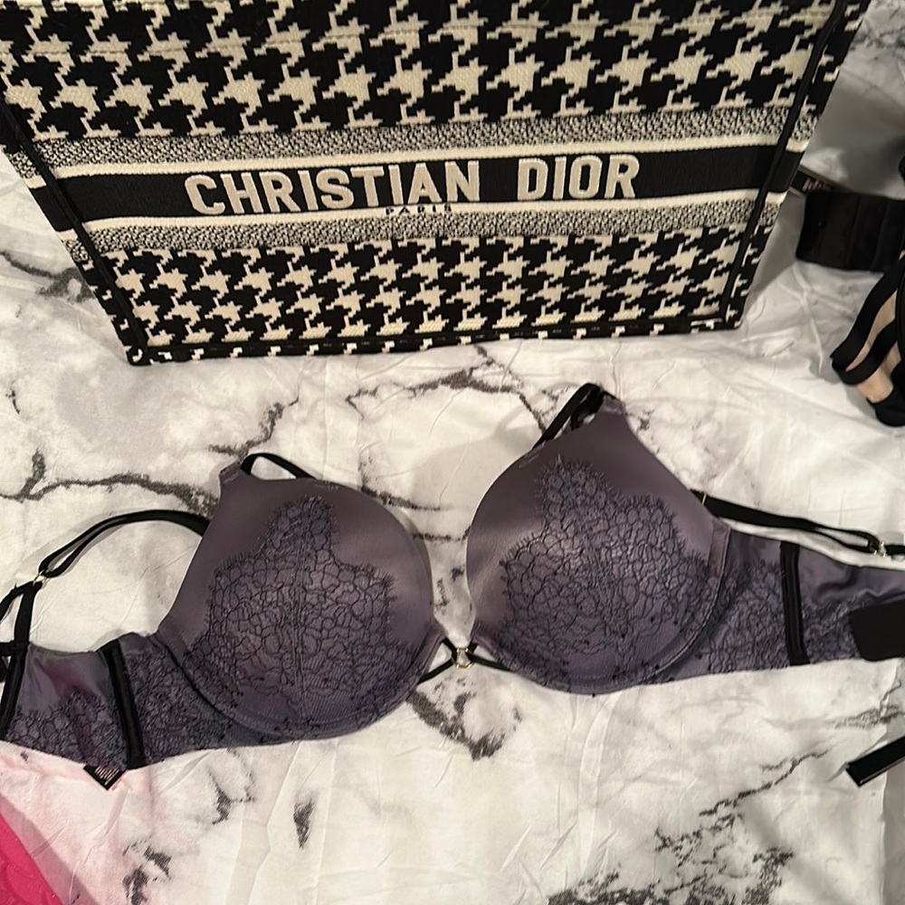 34B Victoria’s Secret plunge bombshell stunning rare new sold out bra lace sexy!